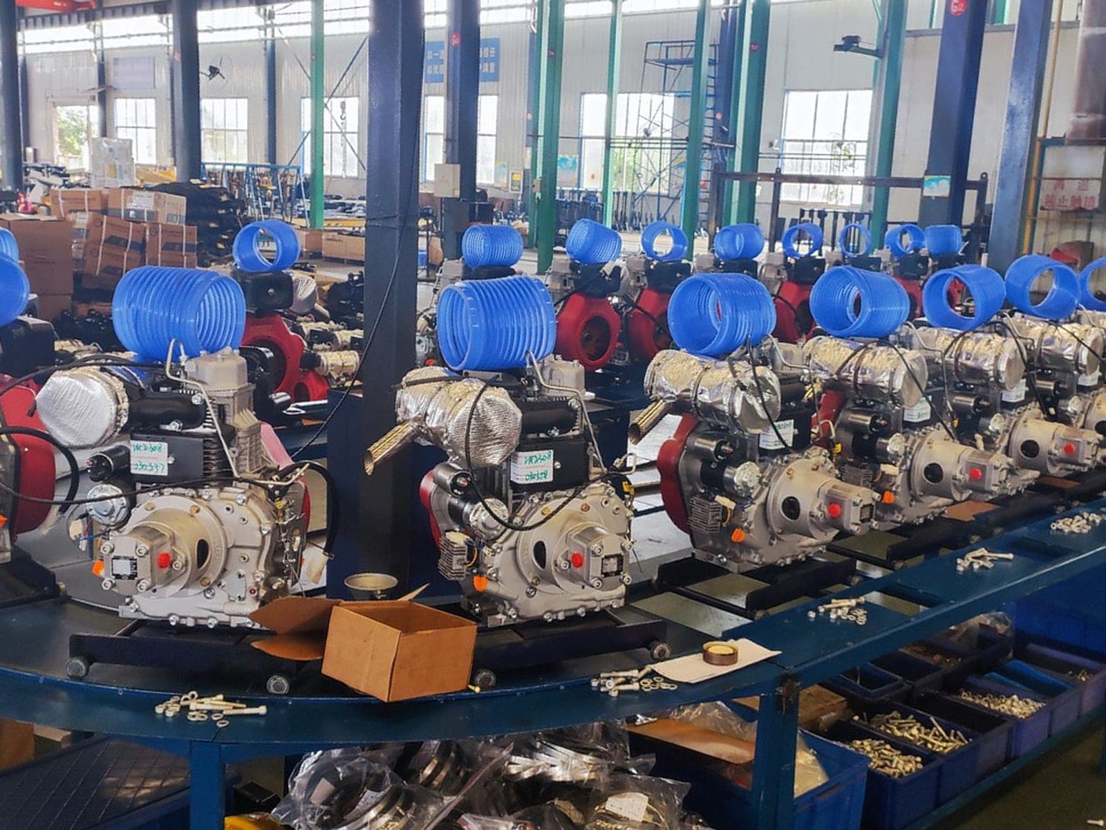 Diesel engine pre-assembly at the HERESTRONG factory