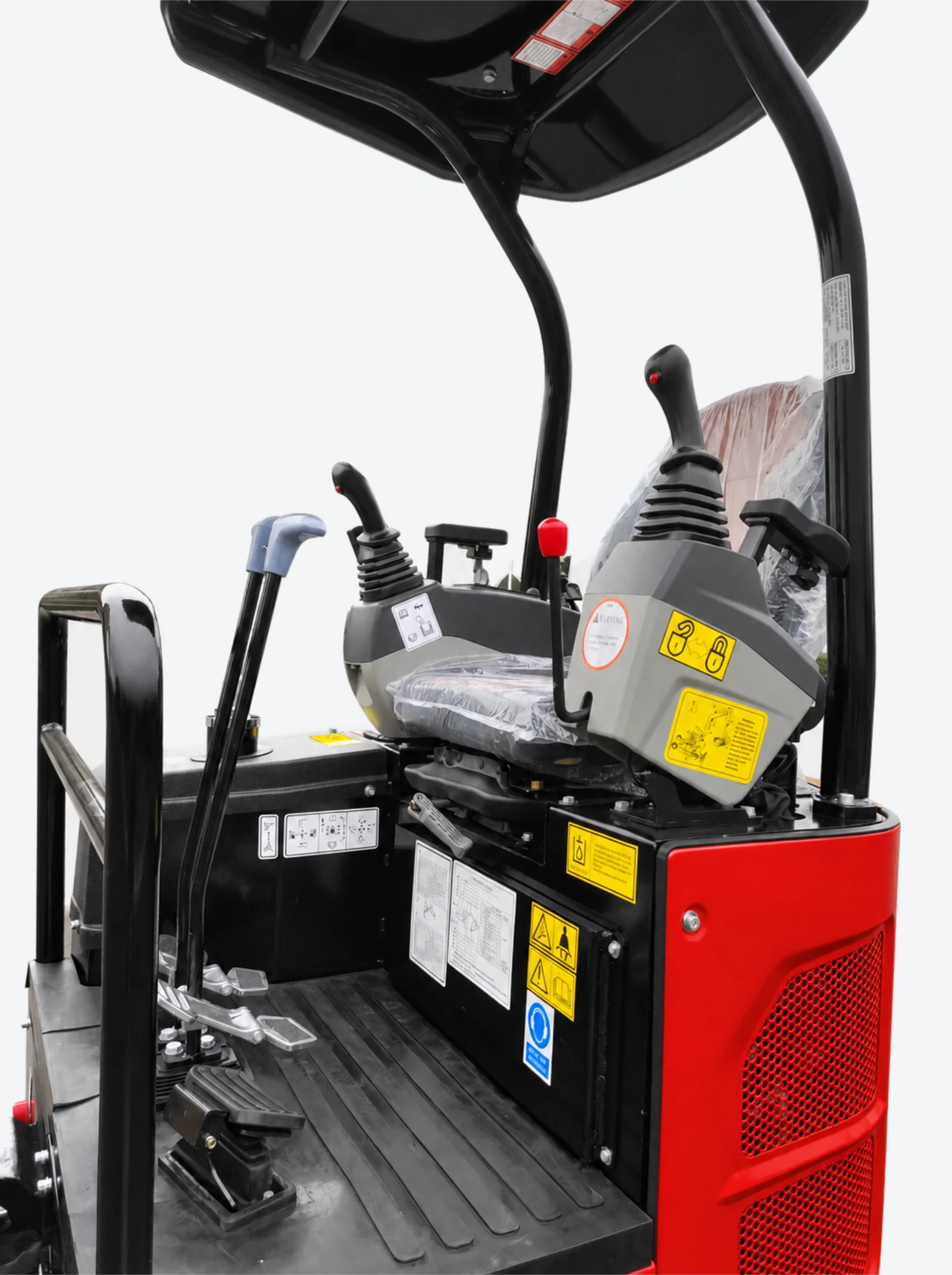 HS18 seat-side hydraulic pilot controls and operator station